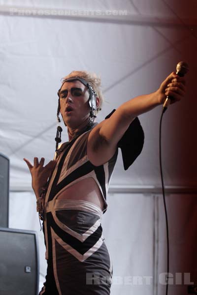 PATRICK WOLF - 2009-07-29 - PAREDES DE COURA (Portugal) - Praia do Tabuao - 